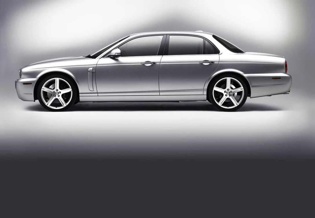 1593488-Jaguar-XJ 2.jpg
