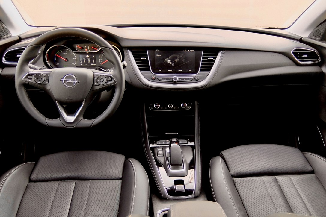 1639320-אופל גרנדלנד X PHEV - 10.jpeg