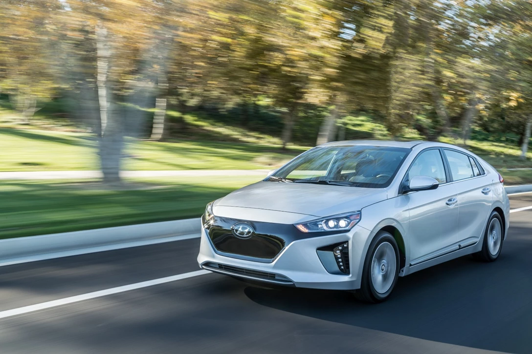 1609214-46640_2017_Ioniq_Electric_Vehicle_EV.jpg