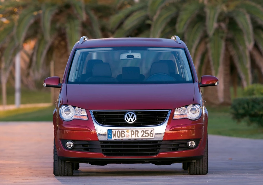 1594270-Volkswagen-Touran 5.jpg