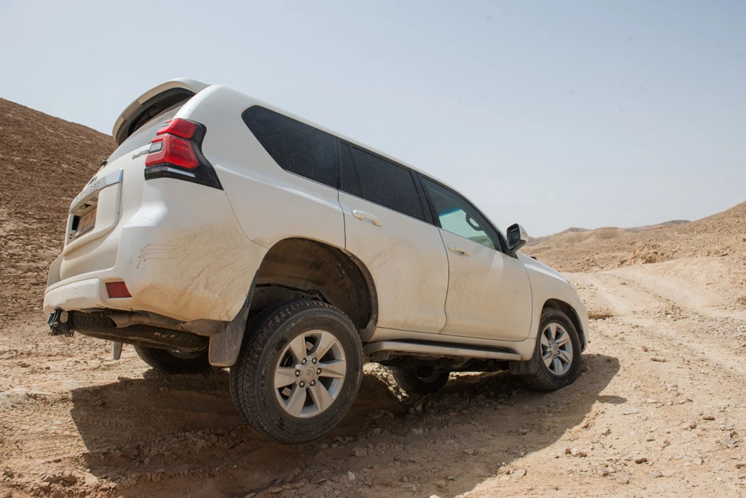 1601945-טויוטה לנדקרוזר (4).jpg