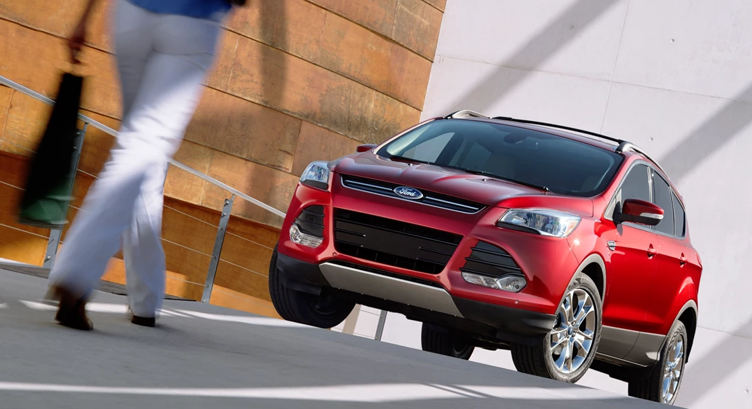 1658306-2013_ford_escape_36_1920x1080.jpg