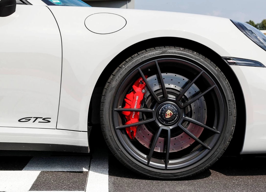 1709876-Porsche-911_Carrera_4_GTS-2025-13.jpg