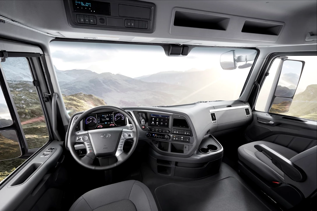 1673167-QZ_XCIENT Fuel Cell_Main Dashboard (Large).jpg