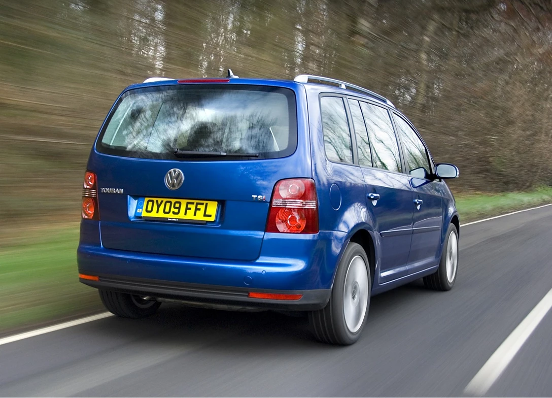 1690486-Volkswagen-Touran-2010-13.jpg