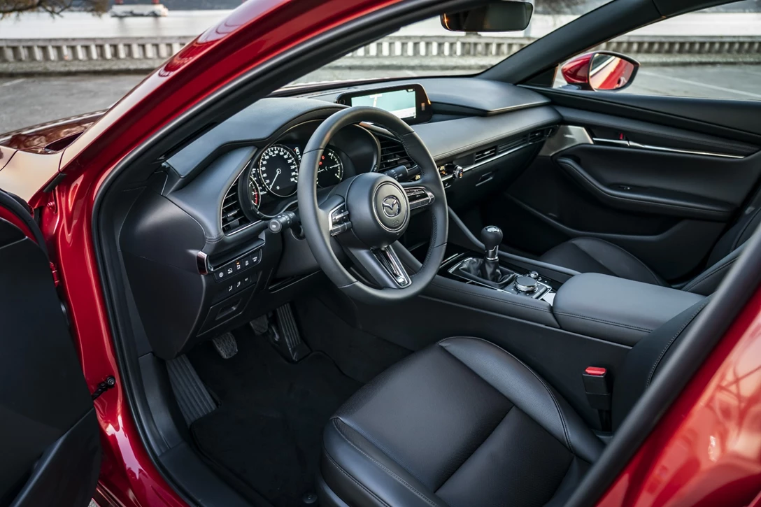 1612286-Mazda3_HB_SoulRedCrystal_Interior-5_hires.jpg