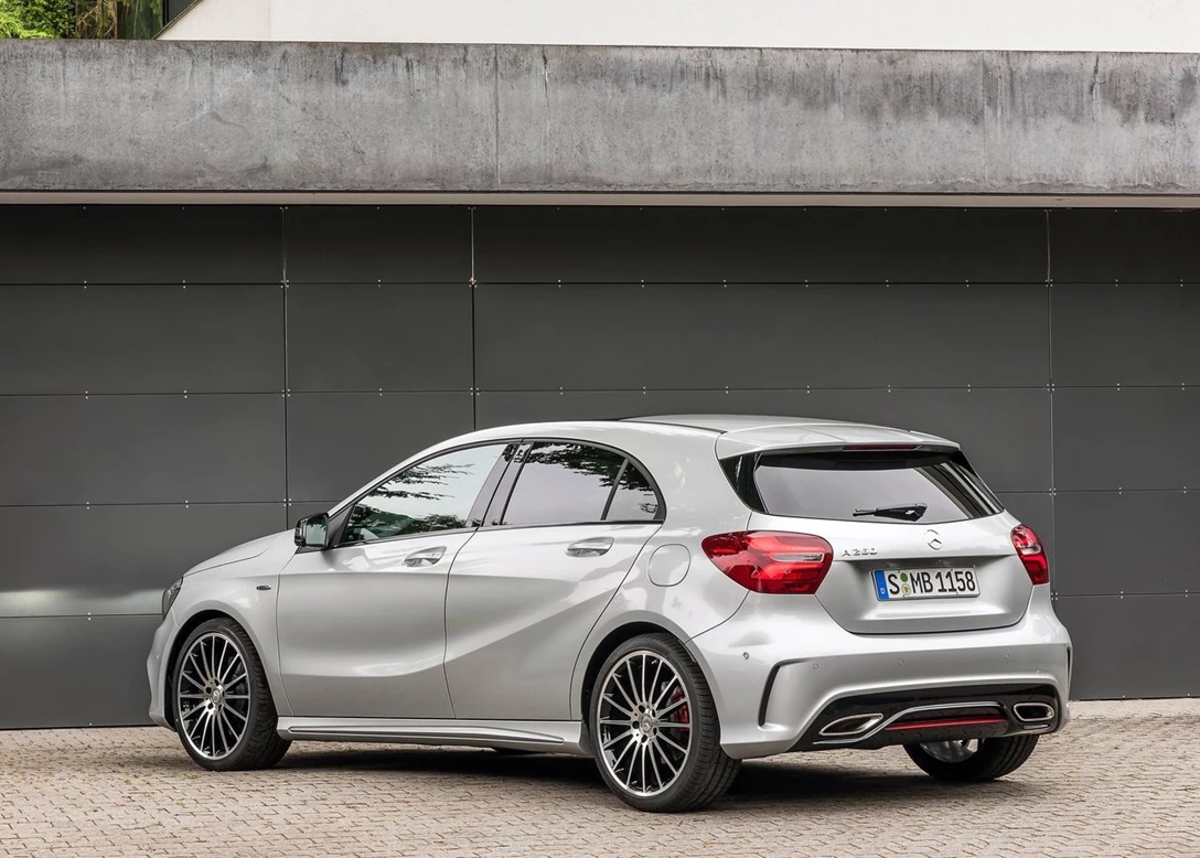 1647162-Mercedes A class 2017 (5).jpg