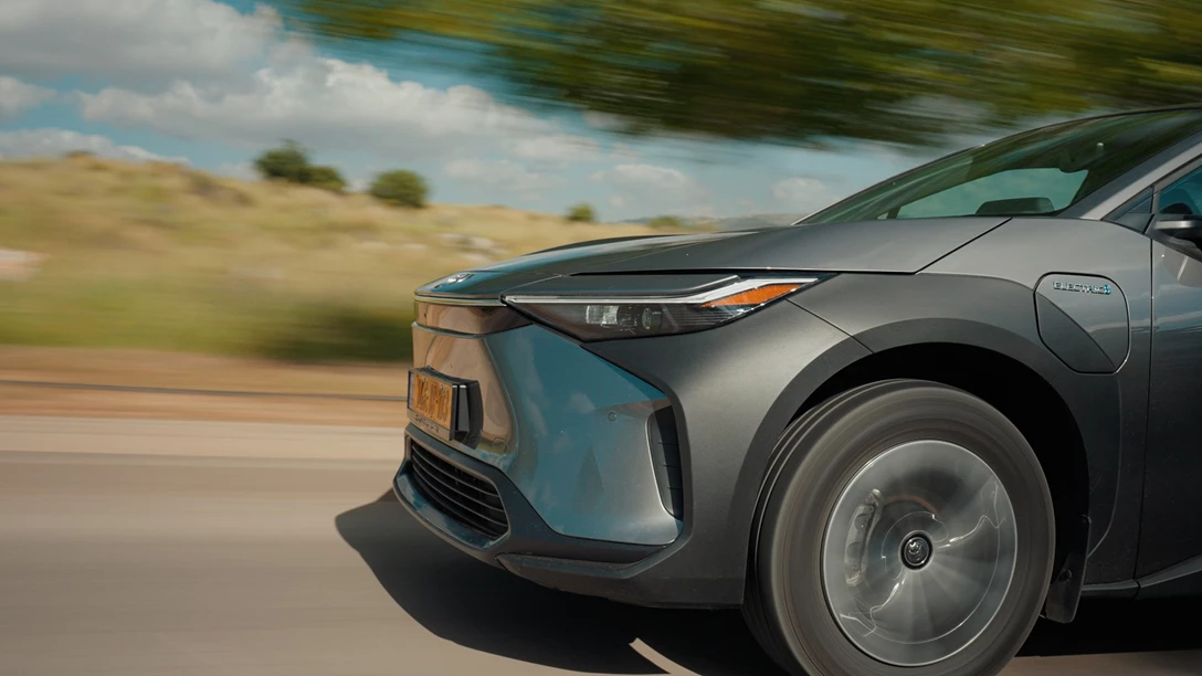 1681640-Hyundai IONIQ 5 vs Skoda Enyaq vs KIA EV6 vs TOYOTA BZ4X - 2023.01_59_42_12.Still204 copy.jpg