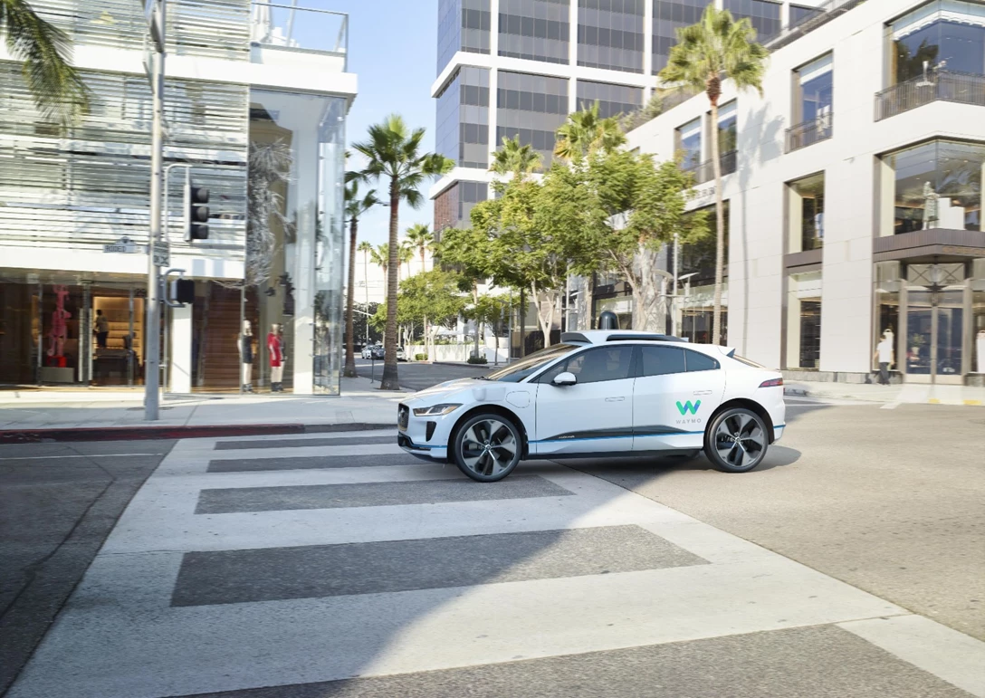 1593424-Waymo Jaguar Land Rover I-PACE 3.jpg