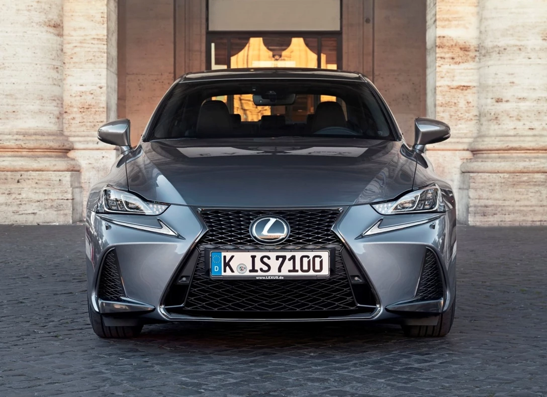 1664425-Lexus-IS-2017-06.jpg