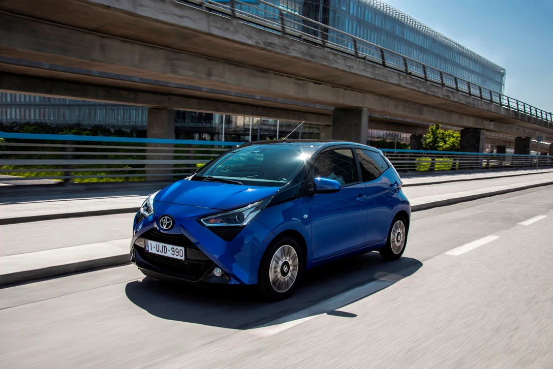 1597149-AYGO_Blue_017.JPG