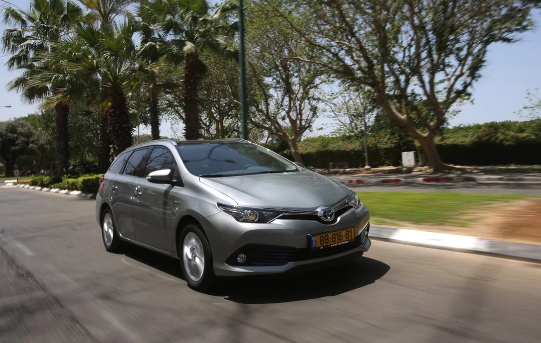 1628907-01-טויוטה אוריס מתיחת פנים אילן קליין (3).jpg