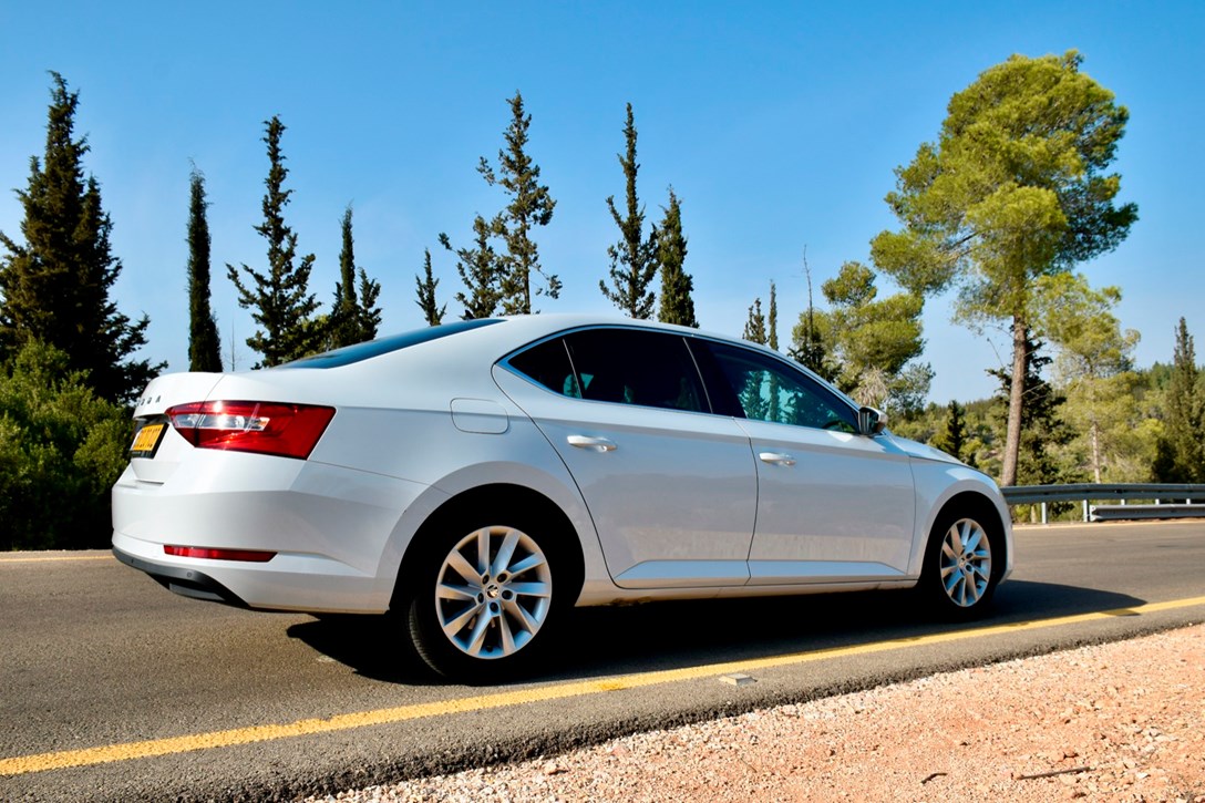 1654738-skoda superb 15 L - 2.jpeg