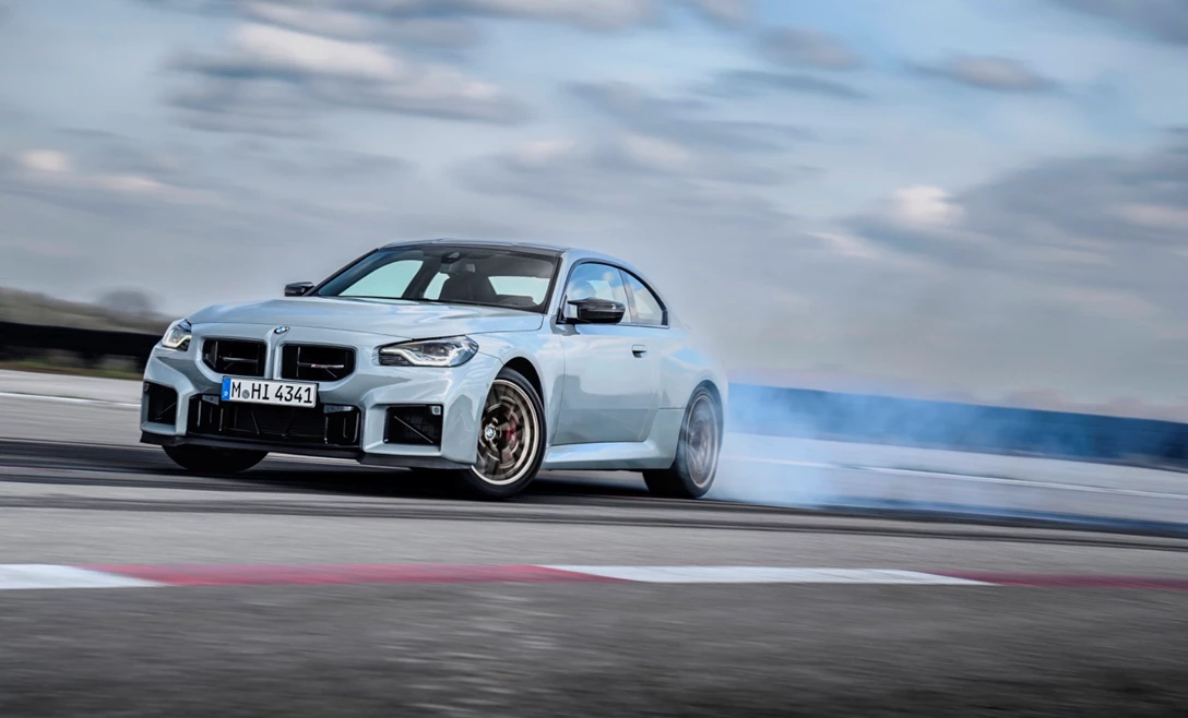1709512-P90600856_highRes_the-new-bmw-m2-cs.jpg