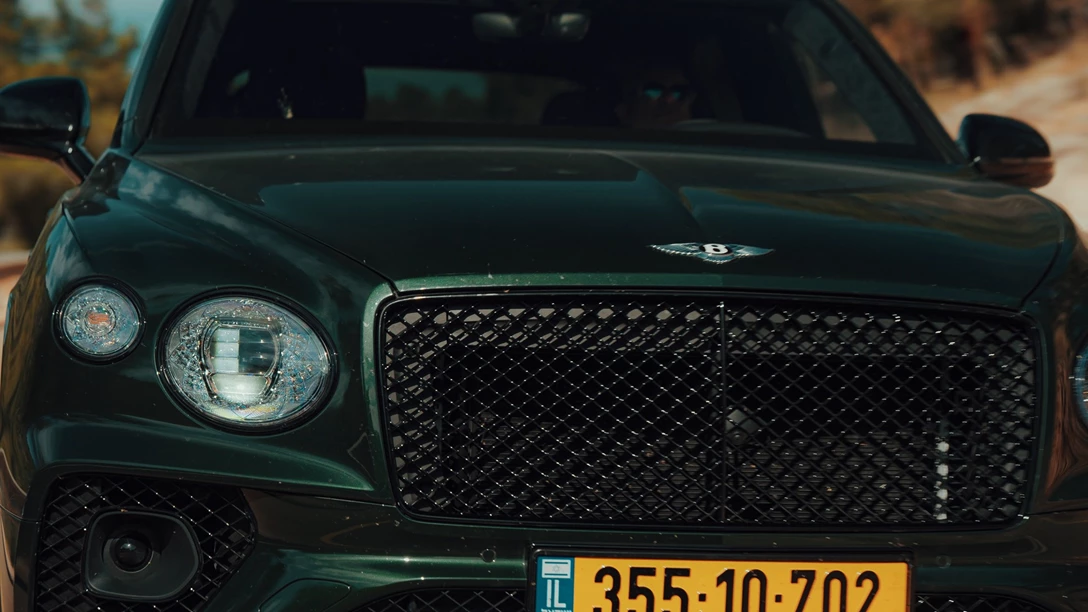 1661413-Bentley Bentayga S 2022.00_26_13_16.Still028 copy.jpg