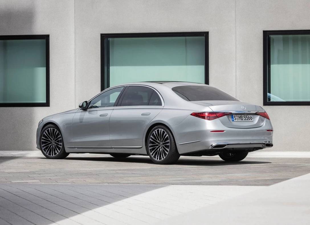 1655493-Mercedes-Benz-S-Class-2022-04.jpg