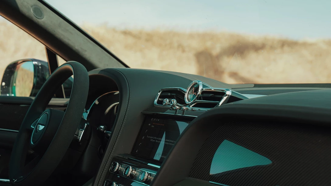 1661416-Bentley Bentayga S 2022.00_27_35_14.Still031 copy.jpg