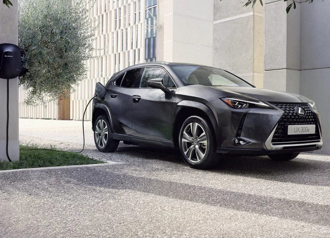 1686967-Lexus-UX_300e-2023-11.jpg