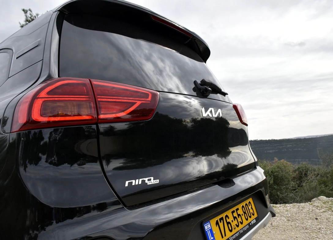1691778-Kia-Niro-Plus-2023-11-ES.jpg