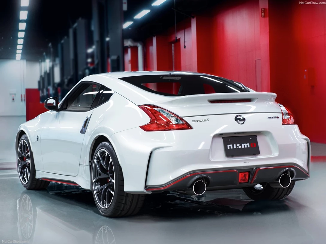 1589009-Nissan-370Z 2.jpg