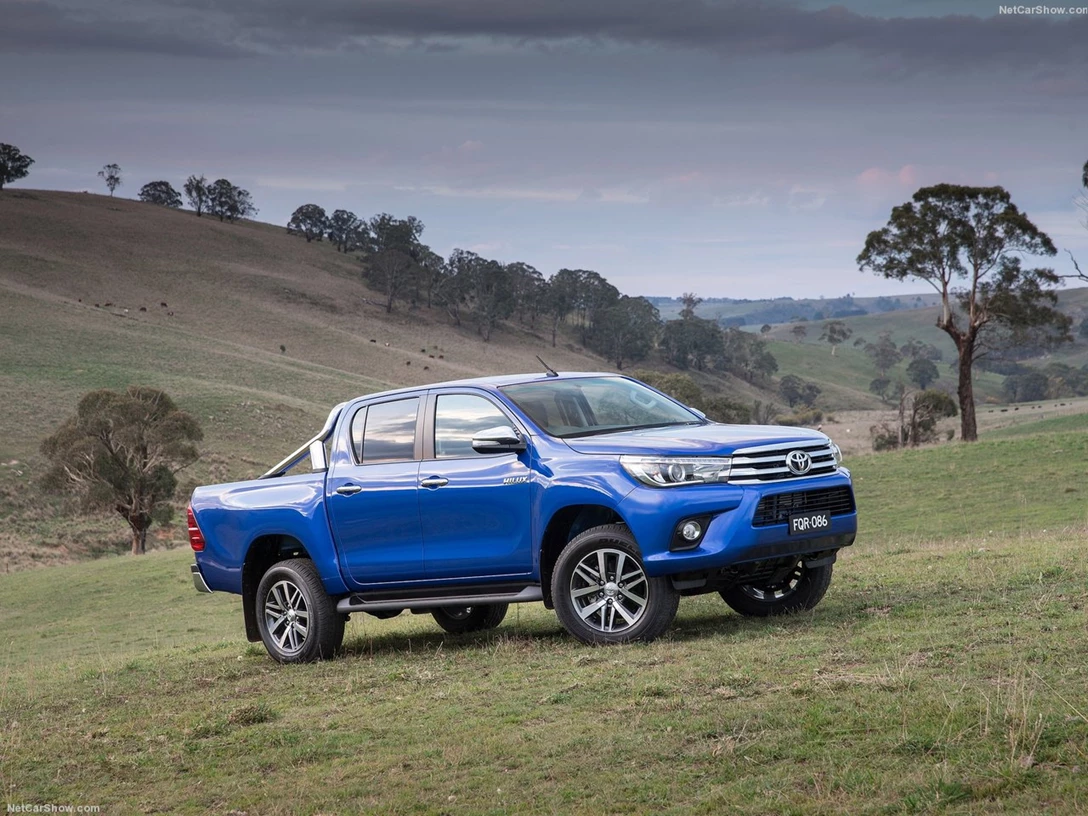 1583688-Toyota-HiLux 1.jpg
