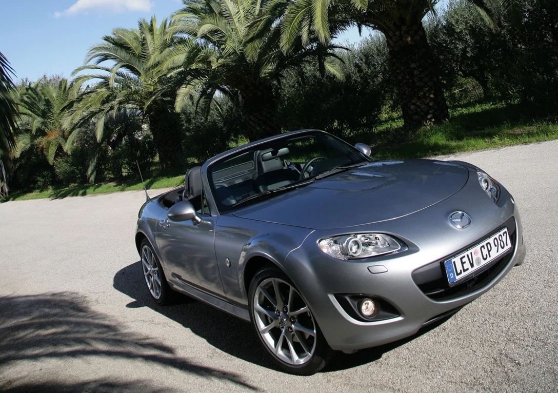 1598109-Mazda-MX-5-2009-1600-2b.jpg