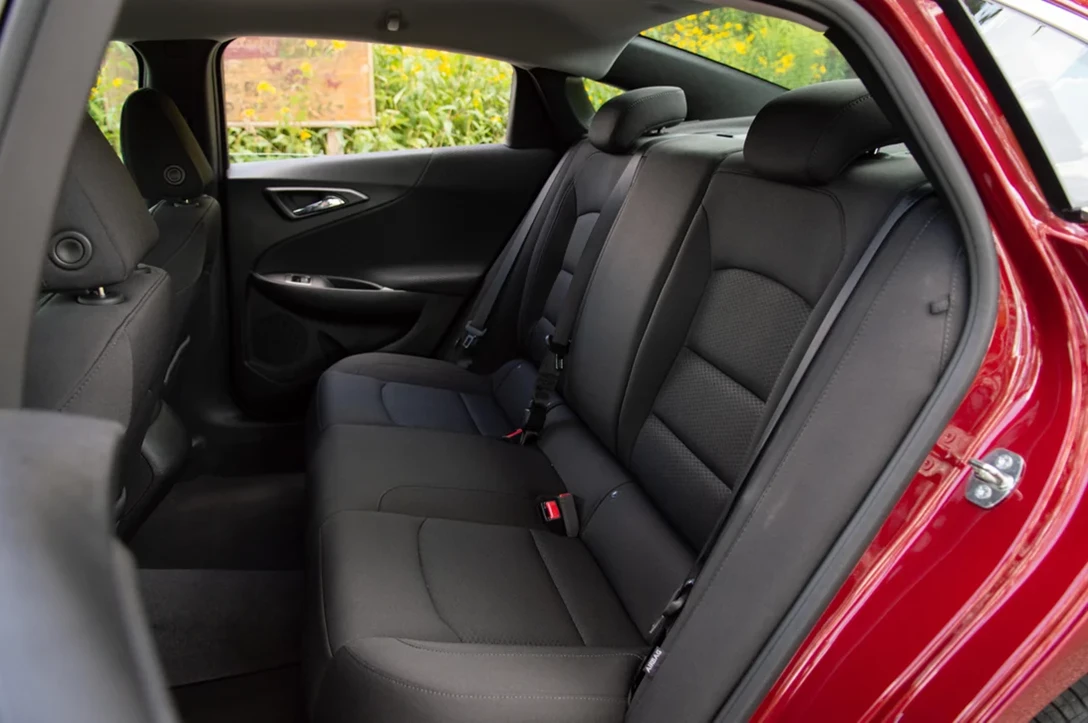 1649201-2018-Chevrolet-Malibu - (2).png