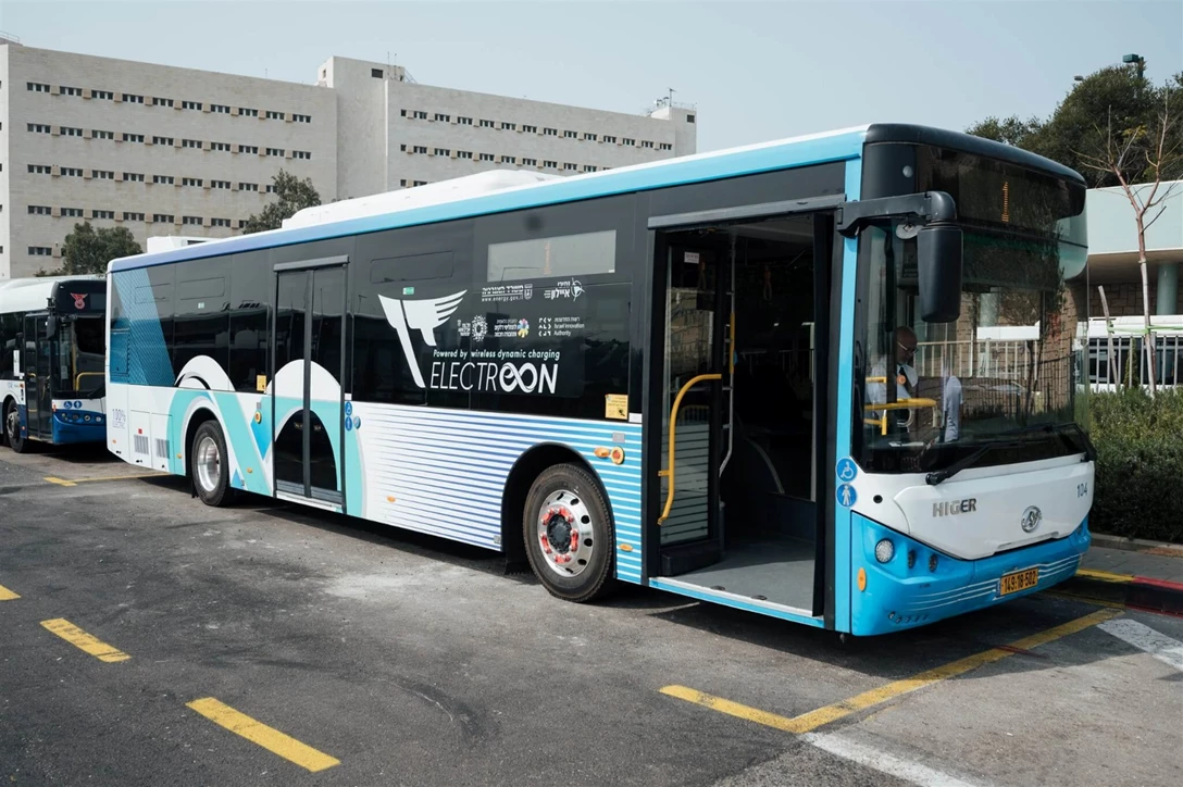 1675306-Tel-Aviv-pilot-static-bus-charger-at-bus-station-terminal3.jpg