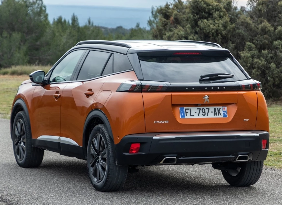 1631986-Peugeot-2008-02.jpg