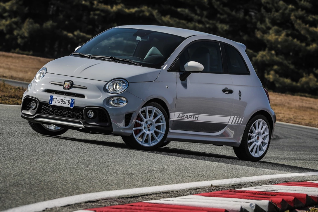 1612815-Abarth_595_esseesse_5.jpg