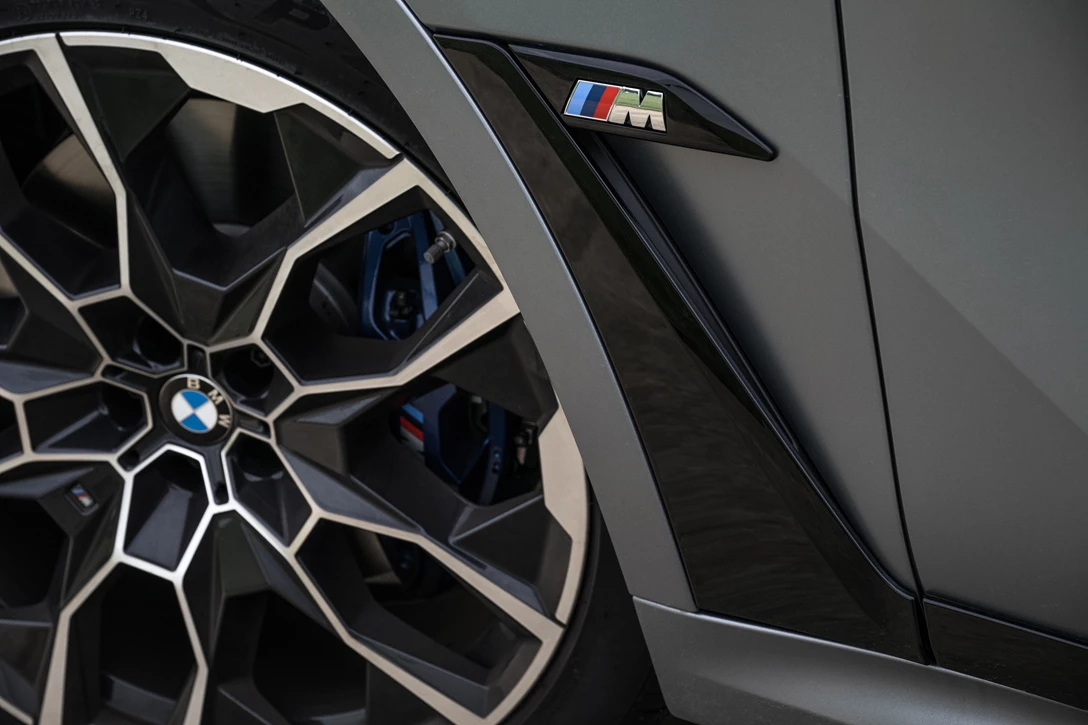 1670016-BMW X7 M60i Frozen Pure Grey065.jpg