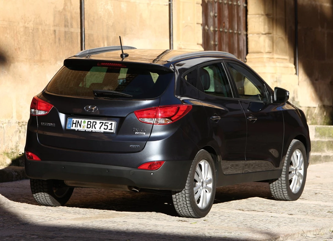 1661265-Hyundai-ix35-2011-03.jpg