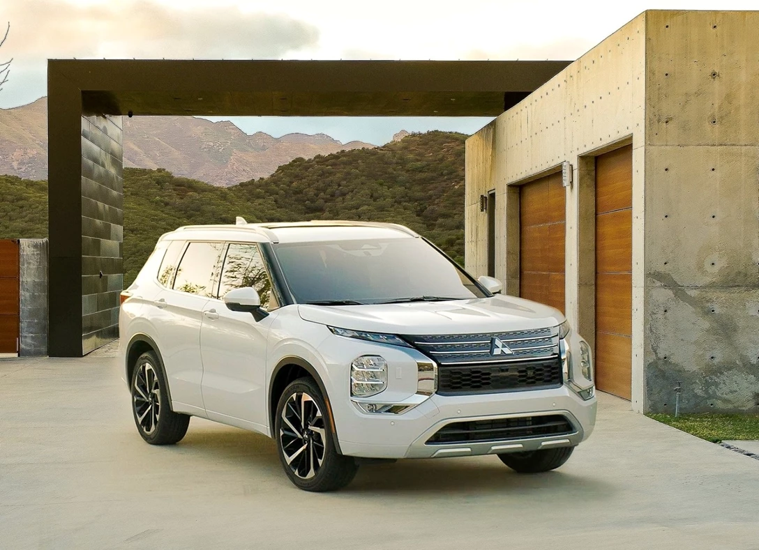 1673549-Mitsubishi-Outlander-2023-01.jpg