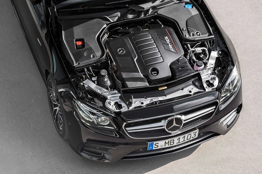 1647377-mercedes-benz-e-class-engine.jpg
