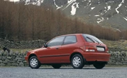 1606596-Suzuki-Baleno-1996-2002-03.jpg