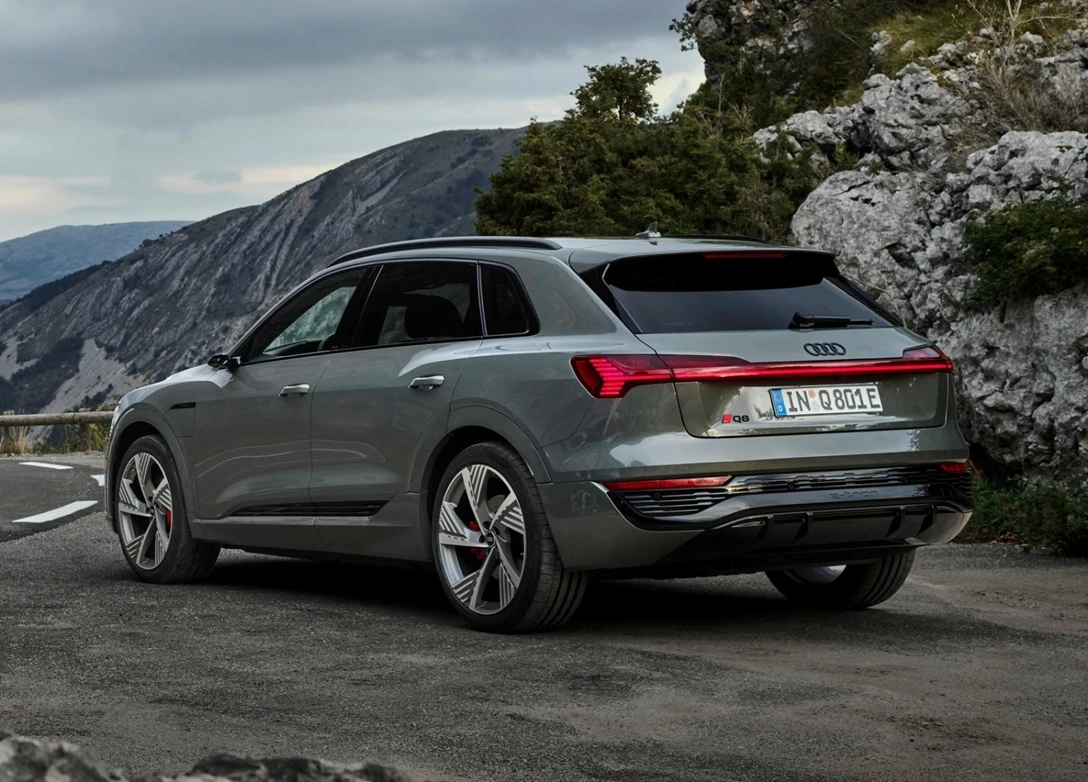 1681971-Audi-Q8_e-tron_quattro-2023-03.jpg