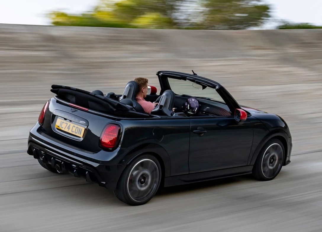 1704170-Mini-John_Cooper_Works_Convertible-2024-12.jpg
