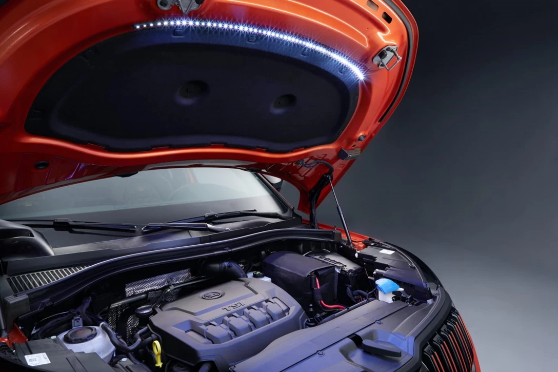 1617326-Mountiaq_engine_lighting [Desktop Resolution].jpg