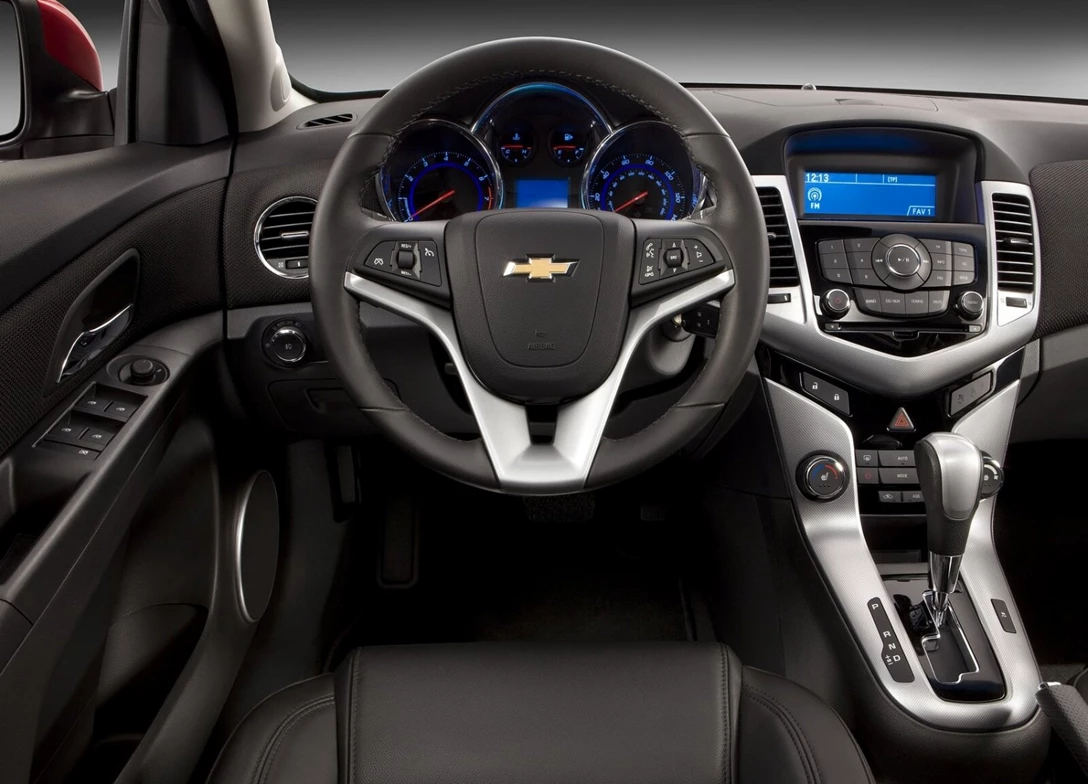 1689304-Chevrolet-Cruze-2012-05.jpg