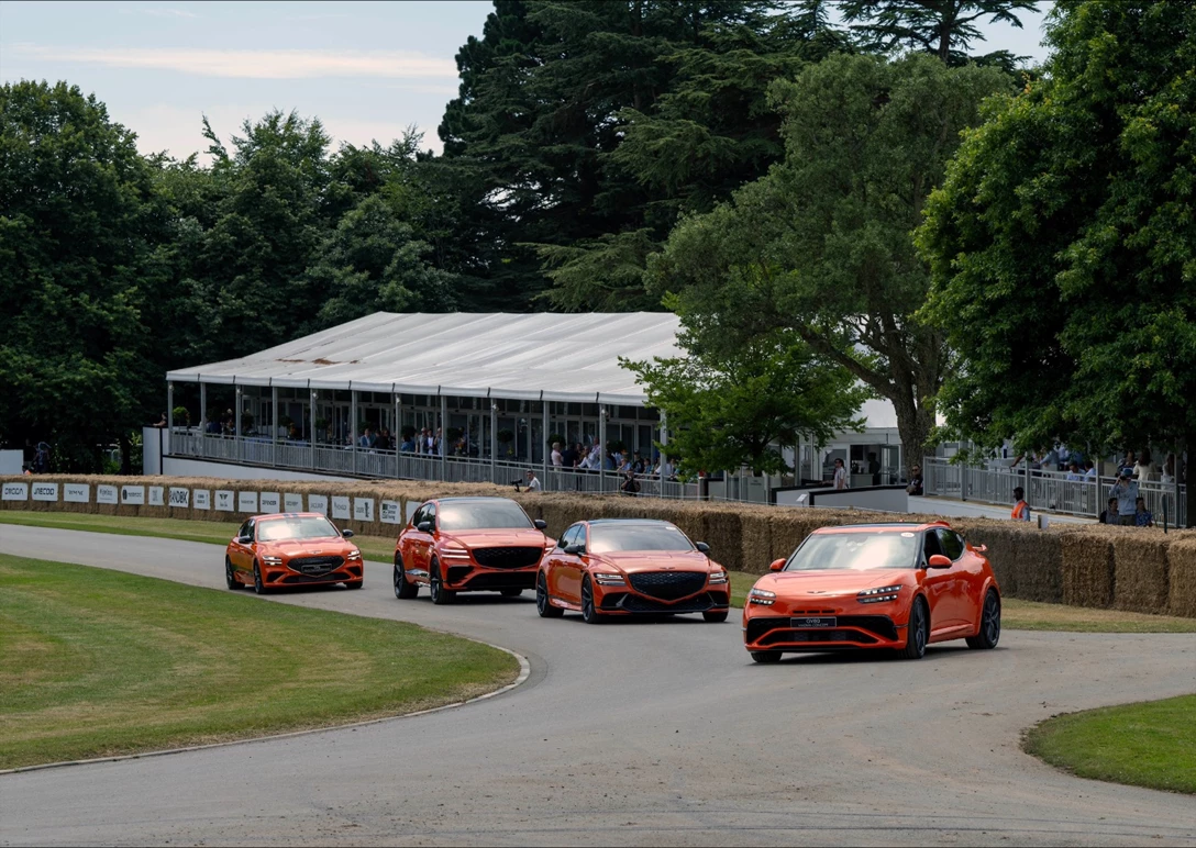 1708706-4643-GENESISMAGMAMAKESGLOBALDYNAMICDEBUTATGOODWOODFESTIVALOFSPEEDGETSONESTEPCLOSERTOPRODUCTION.jpg