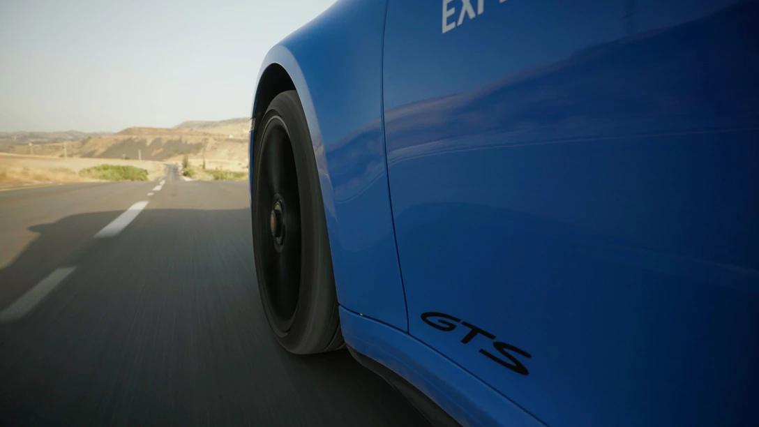 1664860-Porsche 992 GTS.01_14_45_07.Still077.jpg