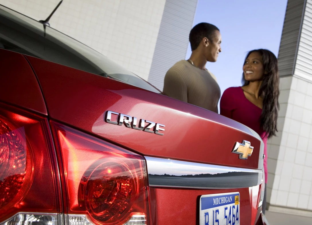 1689308-Chevrolet-Cruze-2012-09.jpg