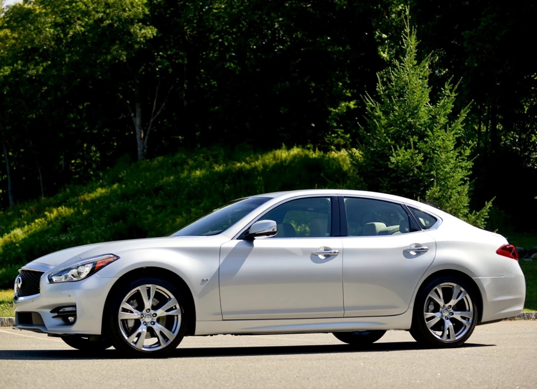 1668658-Infiniti-Q70-2017-01.jpg