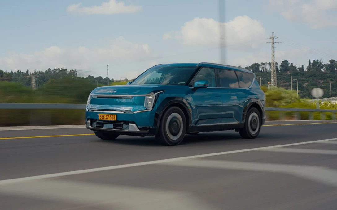 1698871-KIA EV9 2024.00_39_51_23.Still026-min.jpg