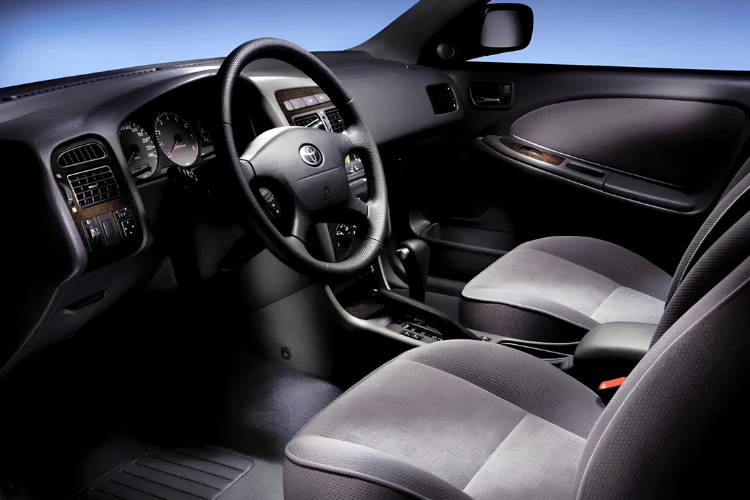 Toyota-Avensis-1998-2003-08.jpg