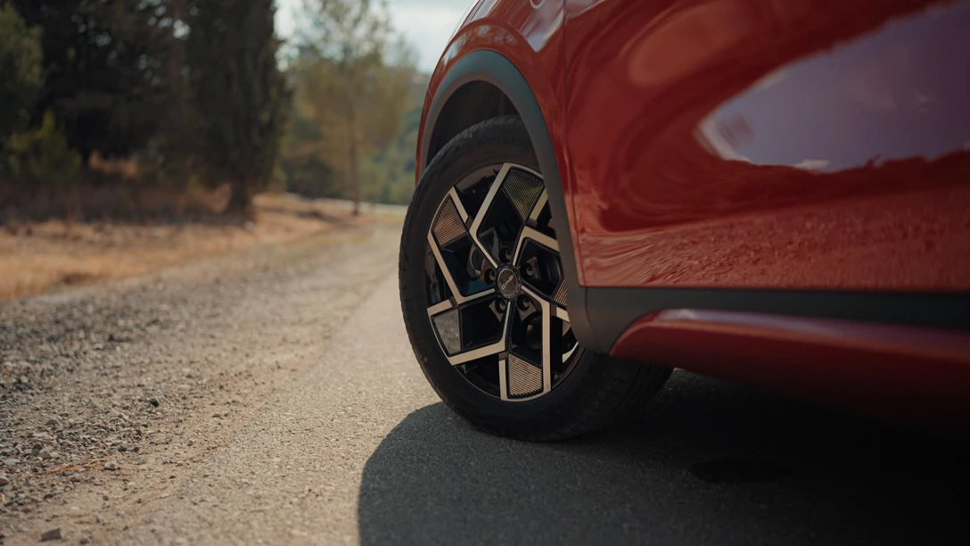 1672455-BYD ATTO 3.00_44_51_12.Still044 copy.jpg