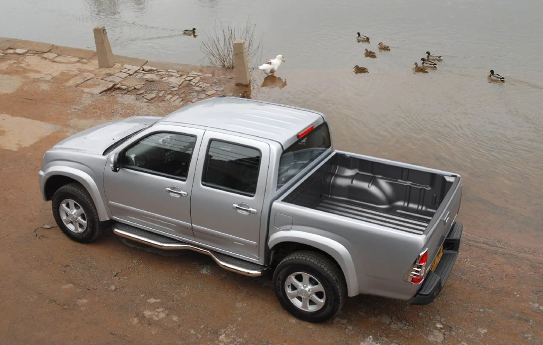 איסוזו D MAX