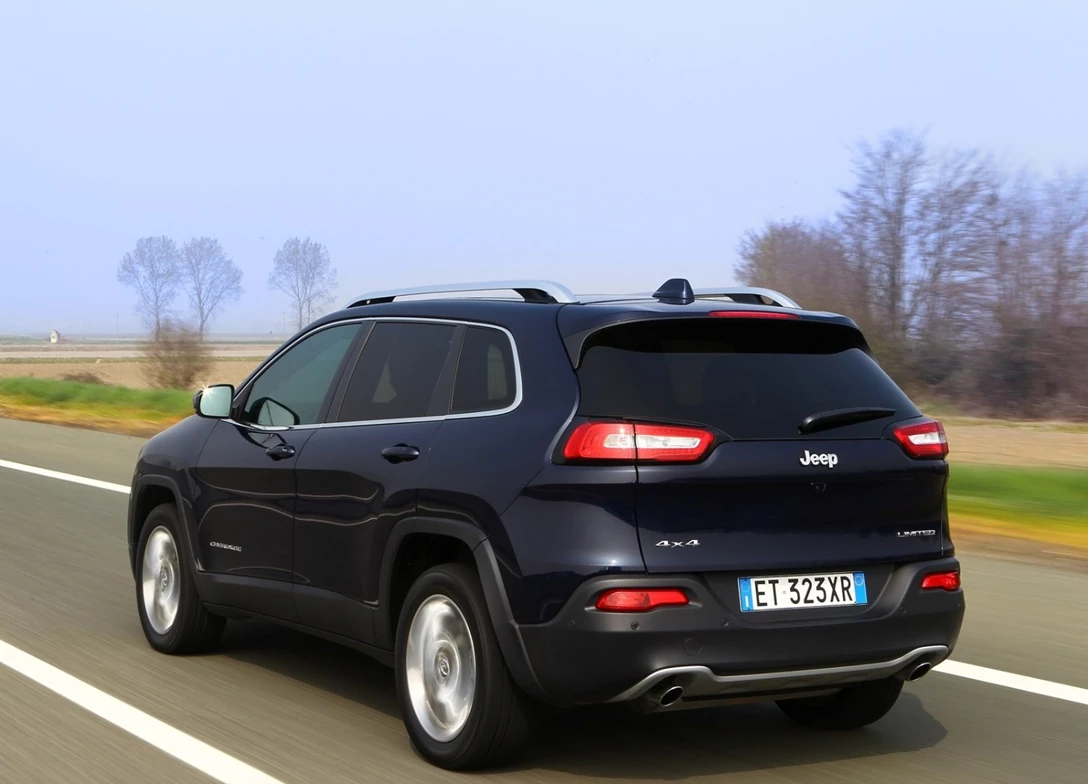 1686139-Jeep-Cherokee-2018-03.jpg