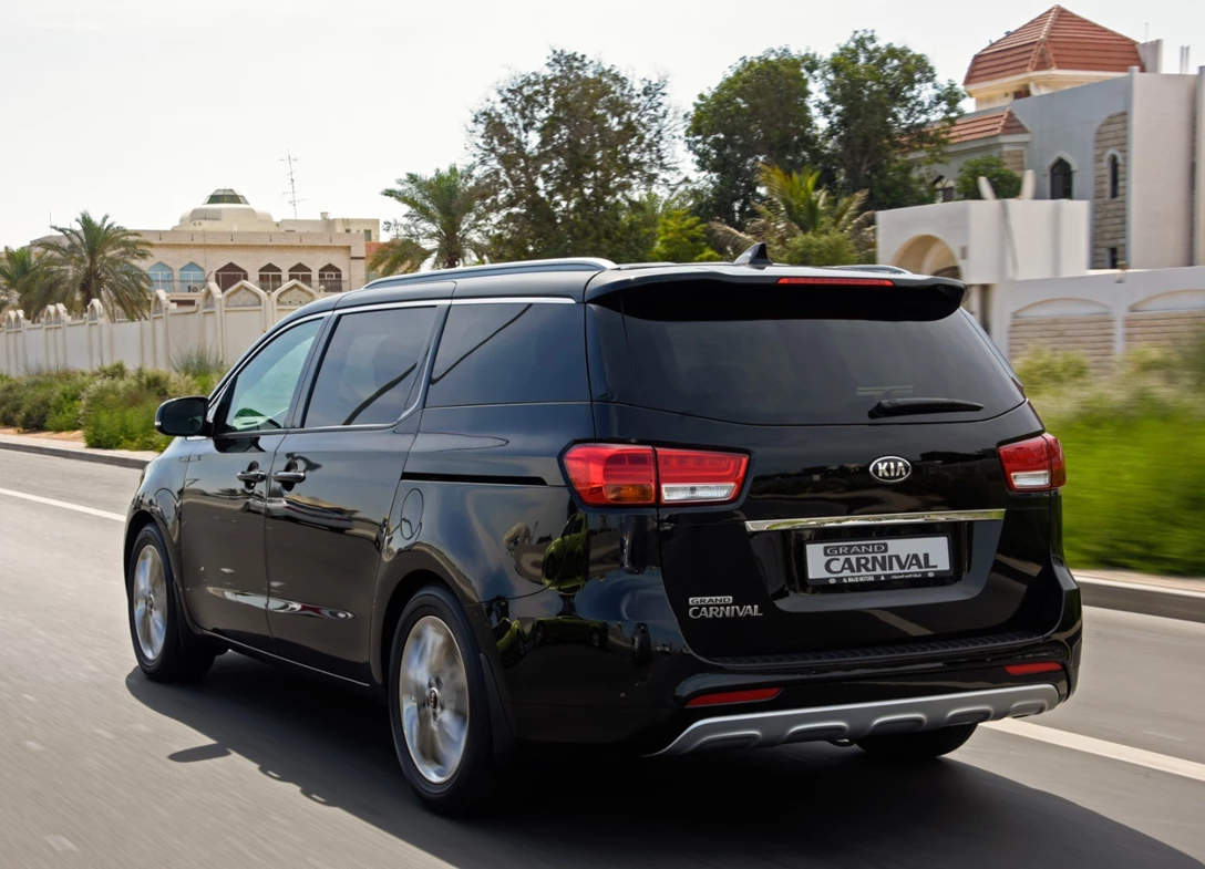 1688330-Kia-Carnival-2016-03a.jpg