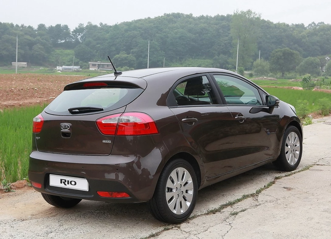 1644390-Kia-Rio-2015-03.jpg
